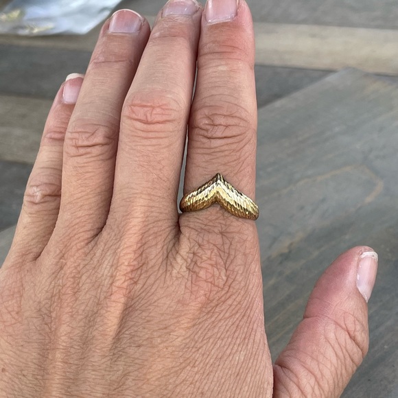 14k Gold Ring - Picture 4 of 6